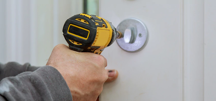 Street Locksmith For Smart Lock Repair in Rialto, CA